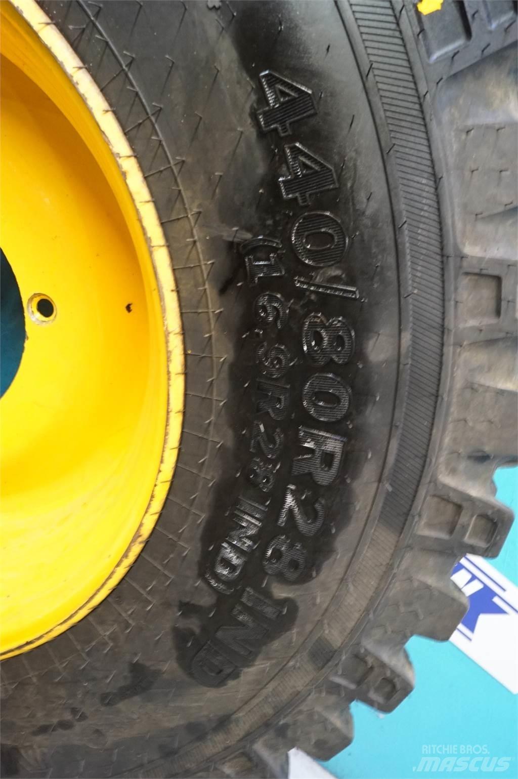  28 440/80R28 Gumiabroncsok, kerekek és felnik