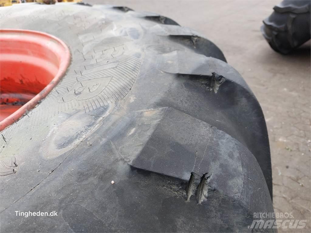  32 1050/50 R32 Gumiabroncsok, kerekek és felnik