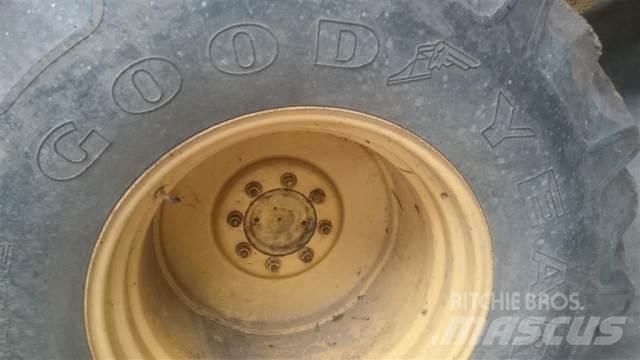  32 30,5L-32 Gumiabroncsok, kerekek és felnik
