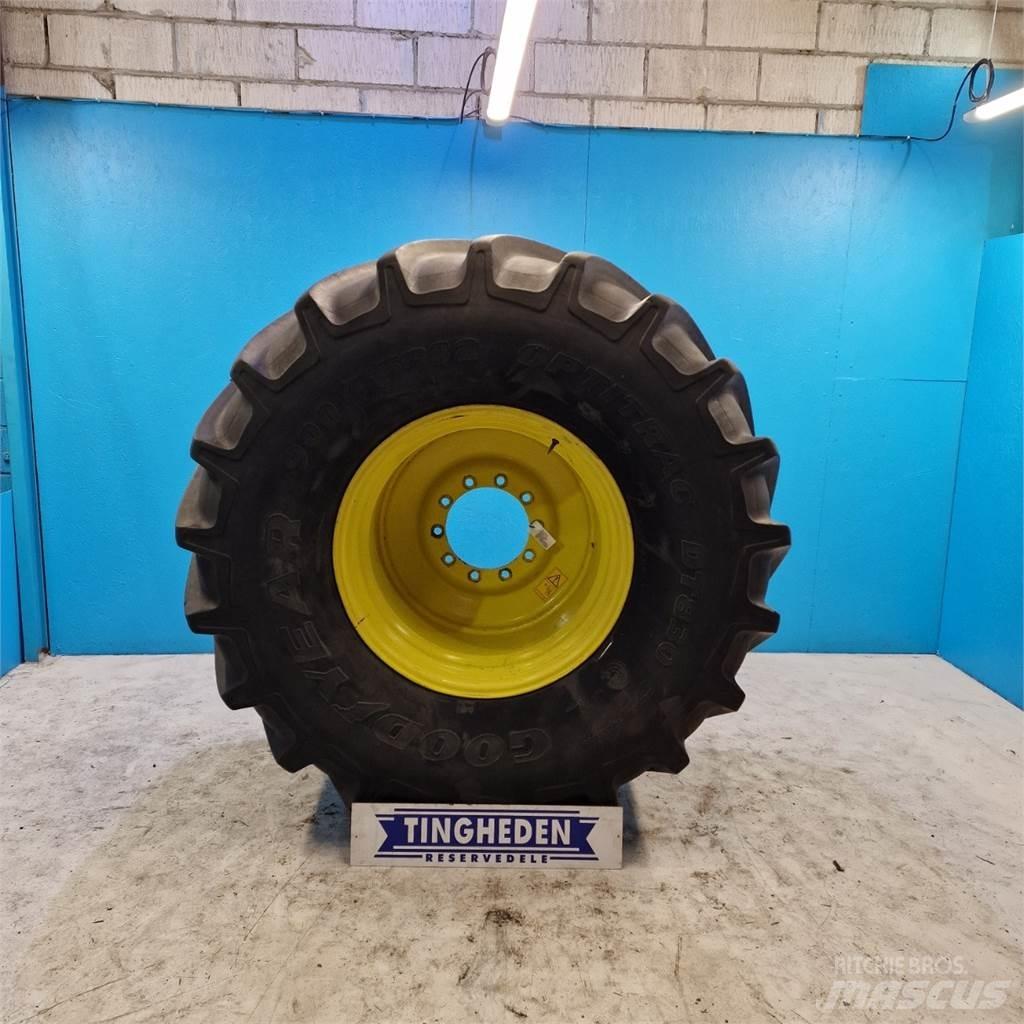  32 900/55 R32 Gumiabroncsok, kerekek és felnik