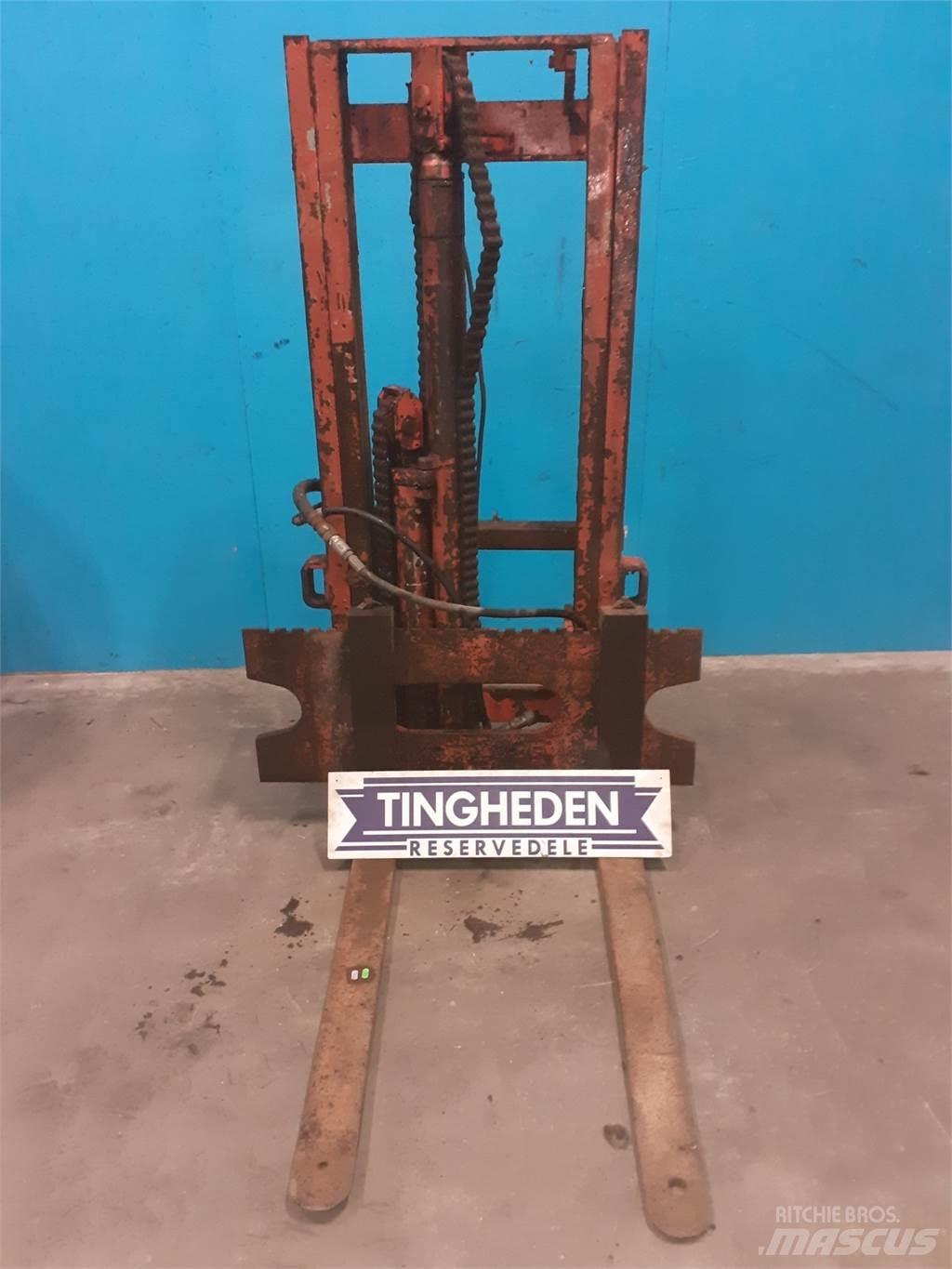  Byggelift Traktorok