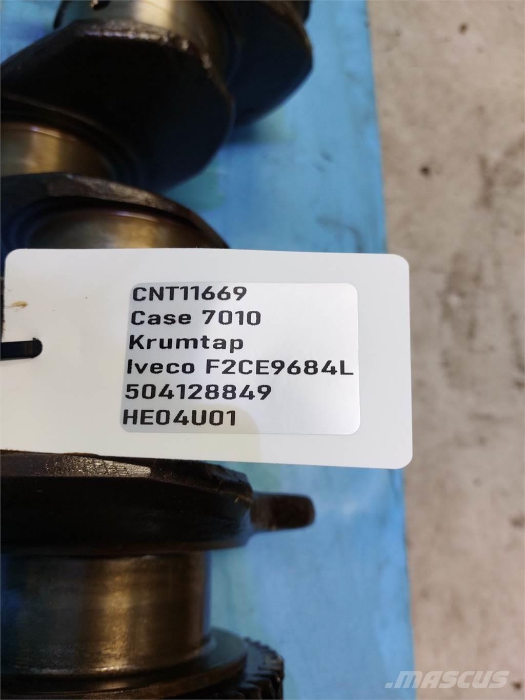 CASE 7010 Motorok