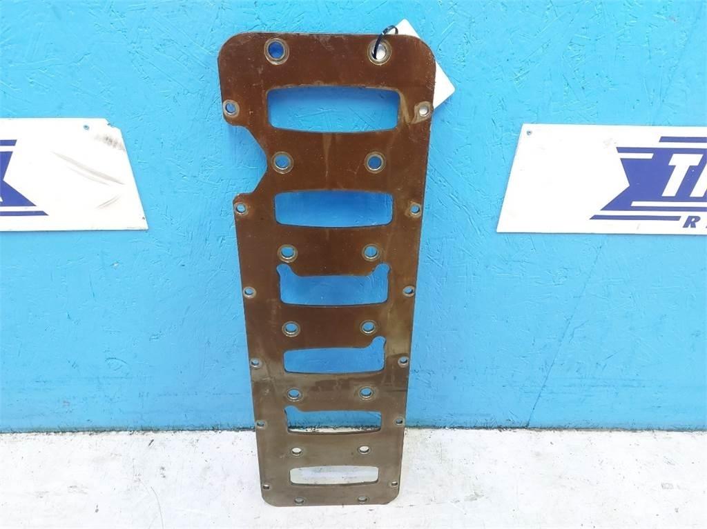 CASE 7010 Motorok