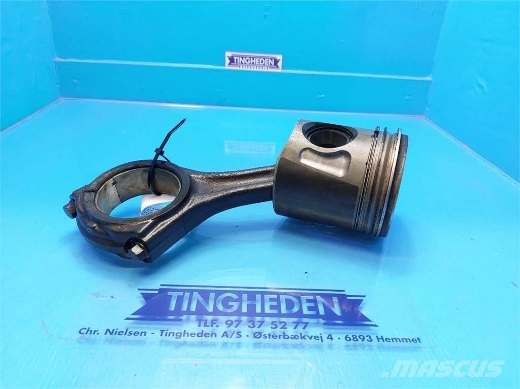 CASE 7010 Motorok