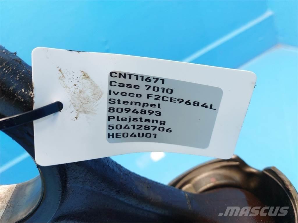 CASE 7010 Motorok
