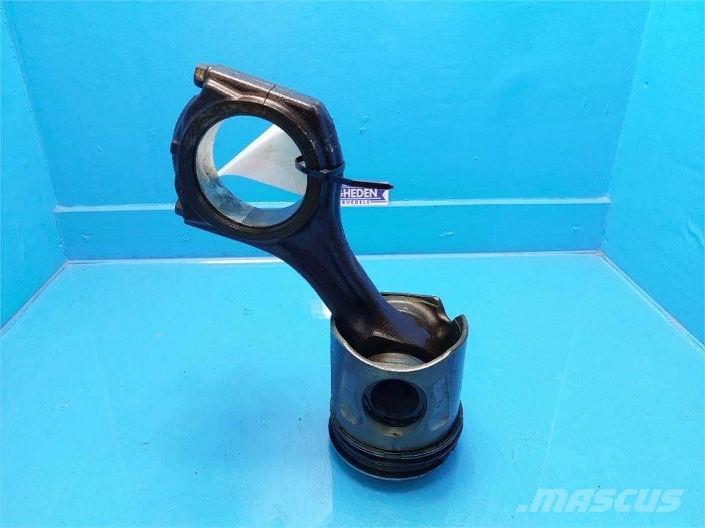 CASE 7010 Motorok