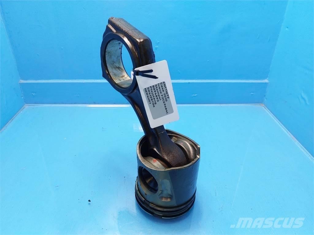 CASE 7010 Motorok