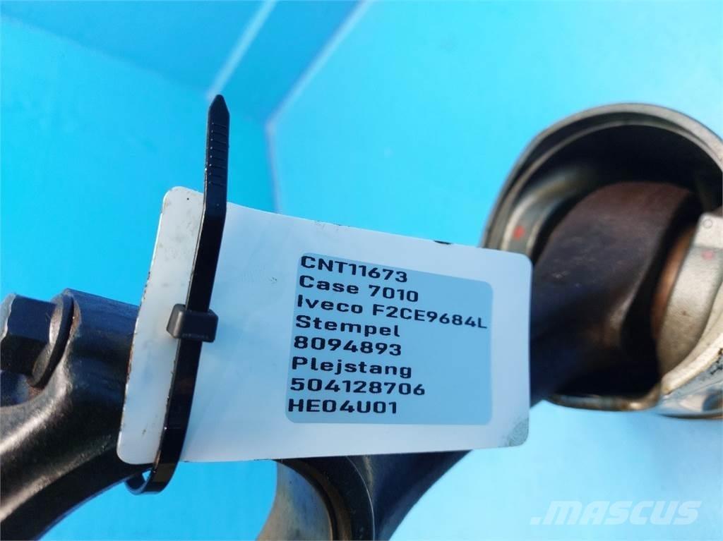 CASE 7010 Motorok