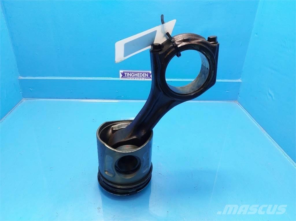 CASE 7010 Motorok