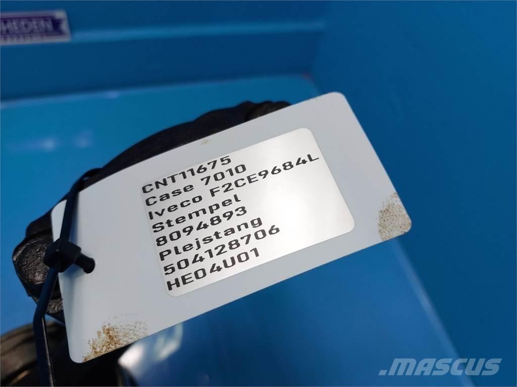 CASE 7010 Motorok