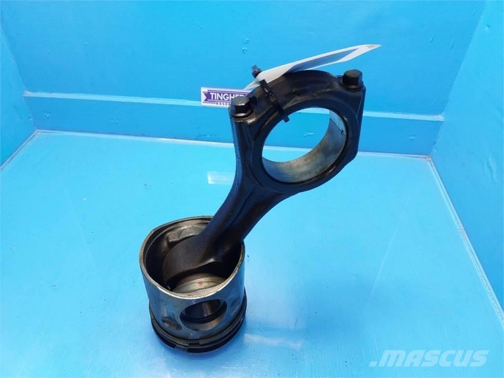 CASE 7010 Motorok