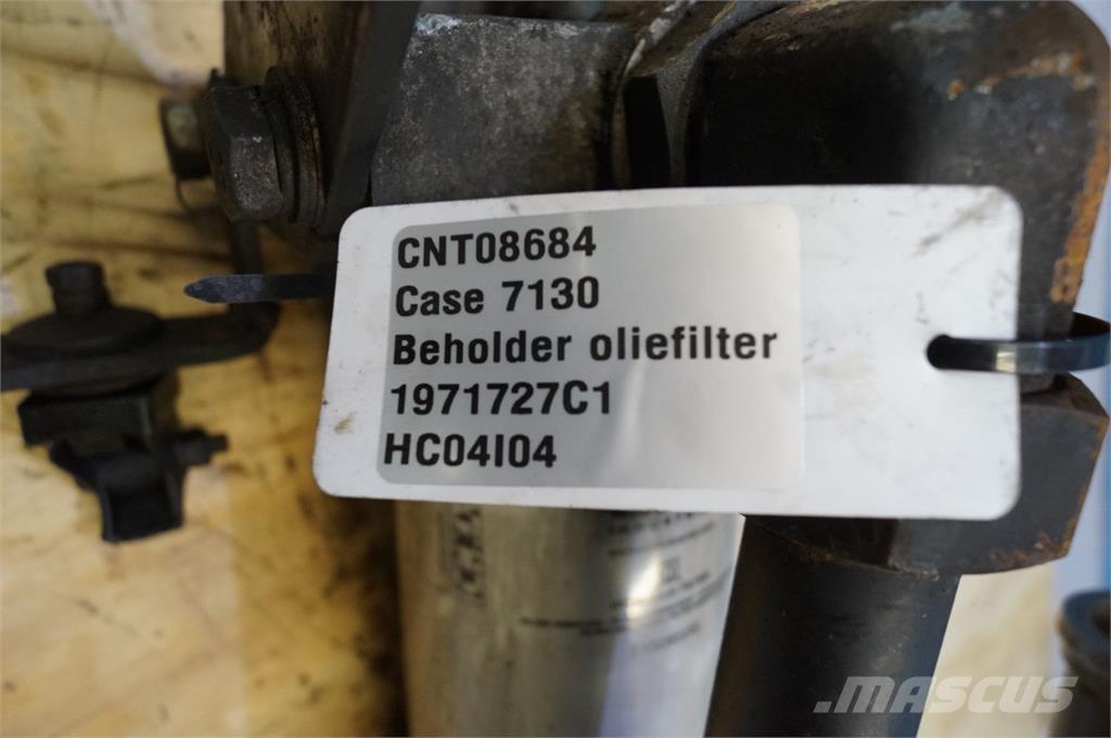 CASE 7130 Motorok