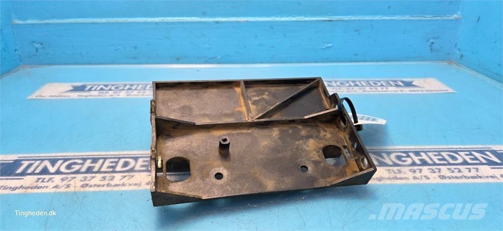 CASE 844XL Vezetőfülke és belső tartozékok