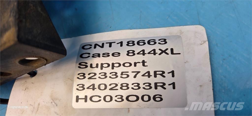 CASE 844XL Vezetőfülke és belső tartozékok