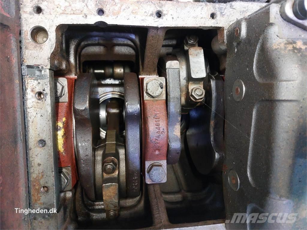 CASE D268 Motorok