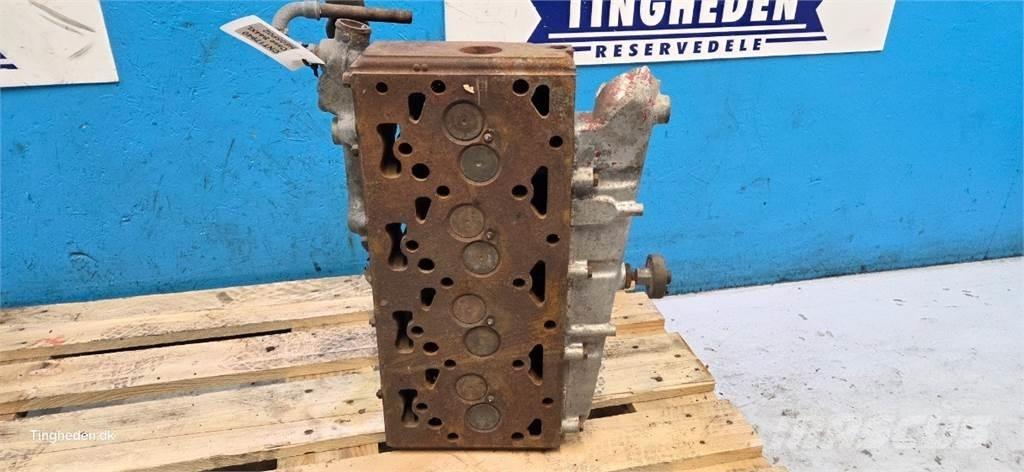 CASE D268 Motorok