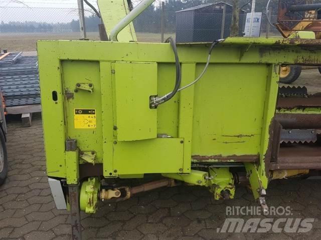 CLAAS 6218 8R Önjáró szecskázók