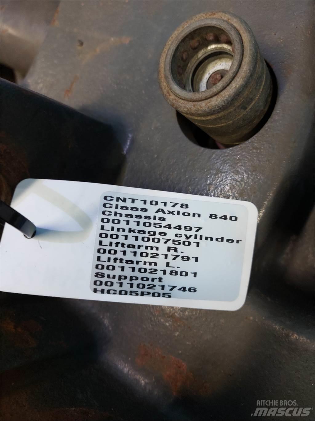 CLAAS Axion 840 Homlokrakodó tartozékok