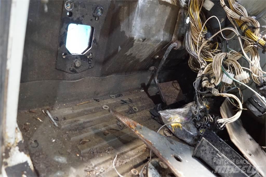 CLAAS Targo K70 Vezetőfülke és belső tartozékok