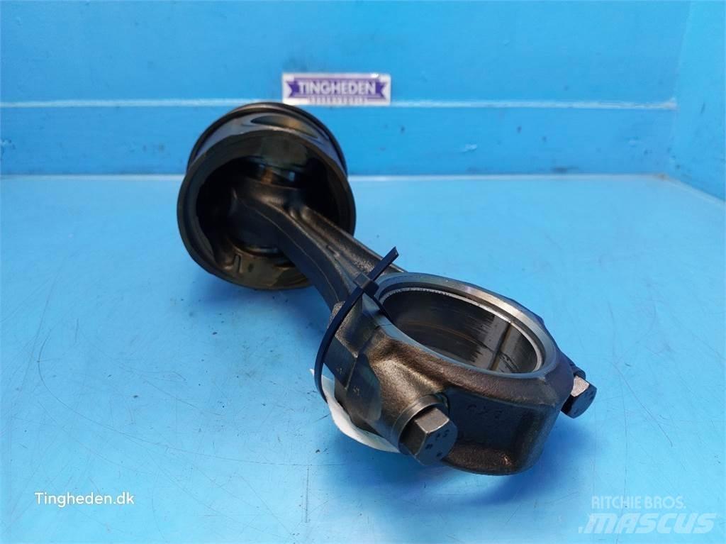 Ford 675TA Motorok