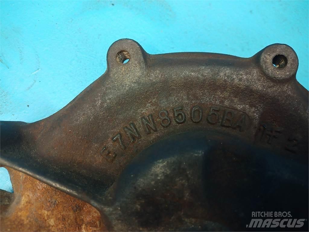 Ford 7910 Motorok