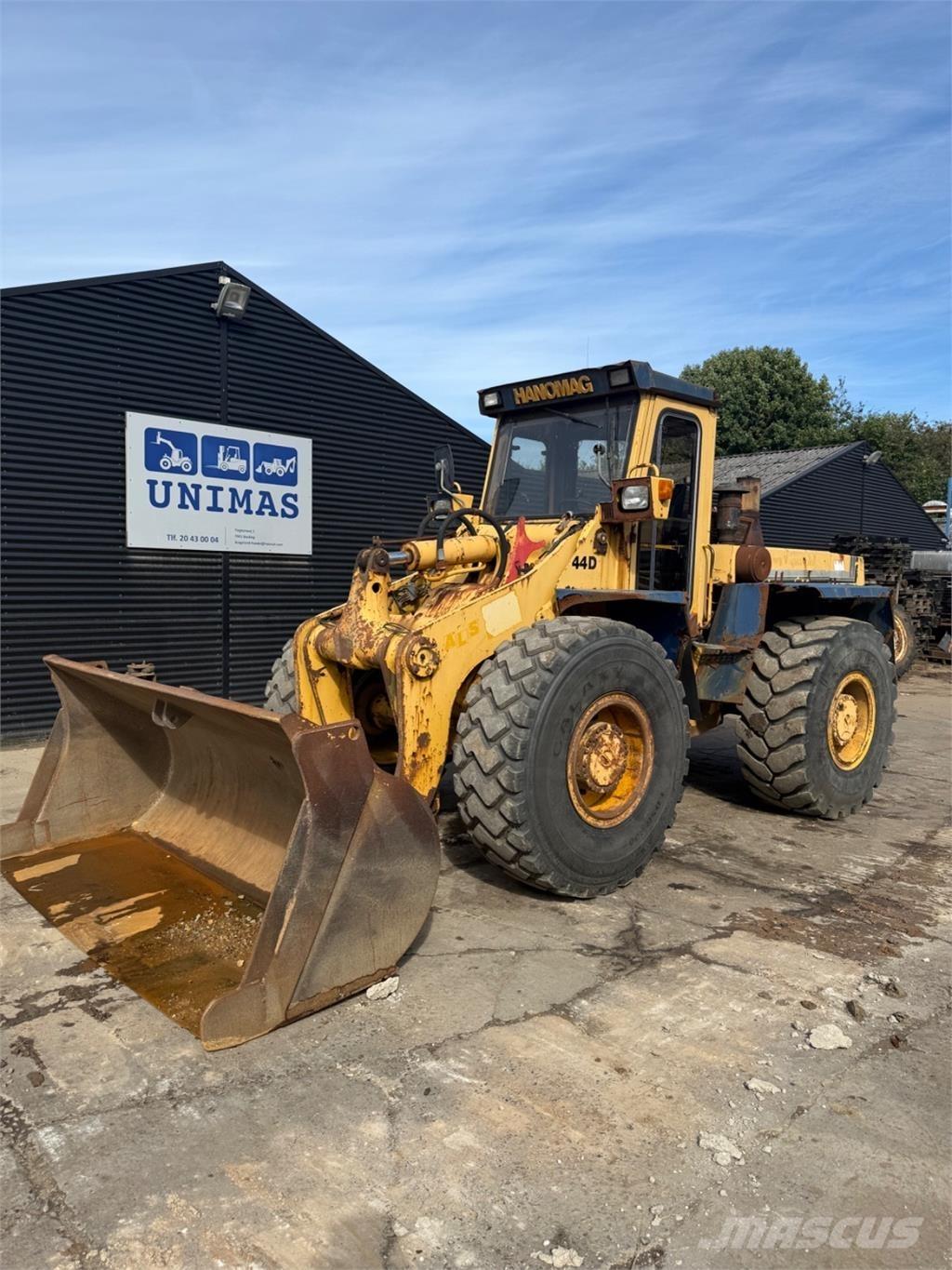 Hanomag 44D Gumikerekes homlokrakodók