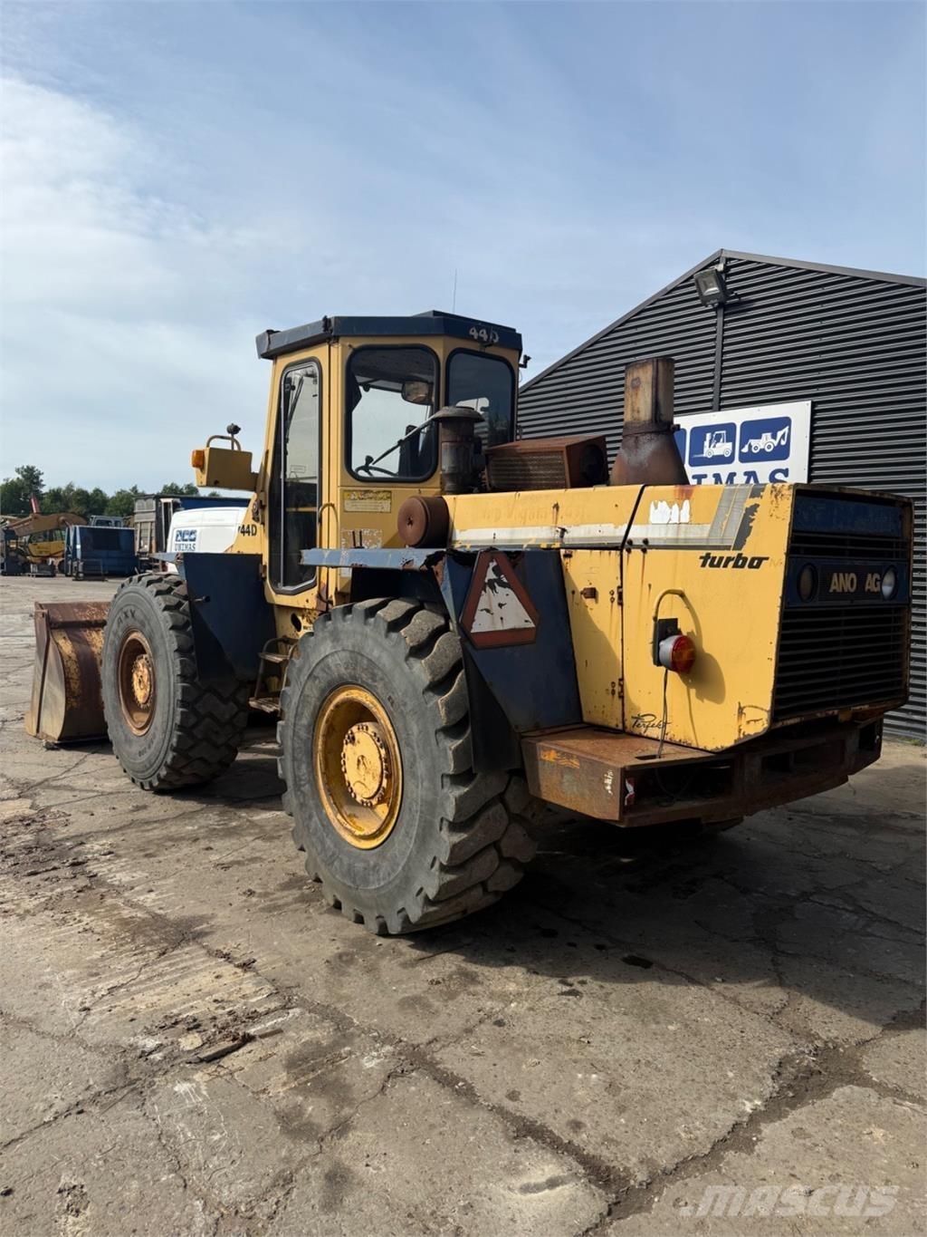 Hanomag 44D Gumikerekes homlokrakodók