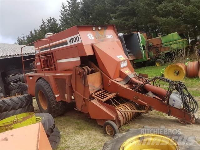Hesston 4700 Szögletes bálázók