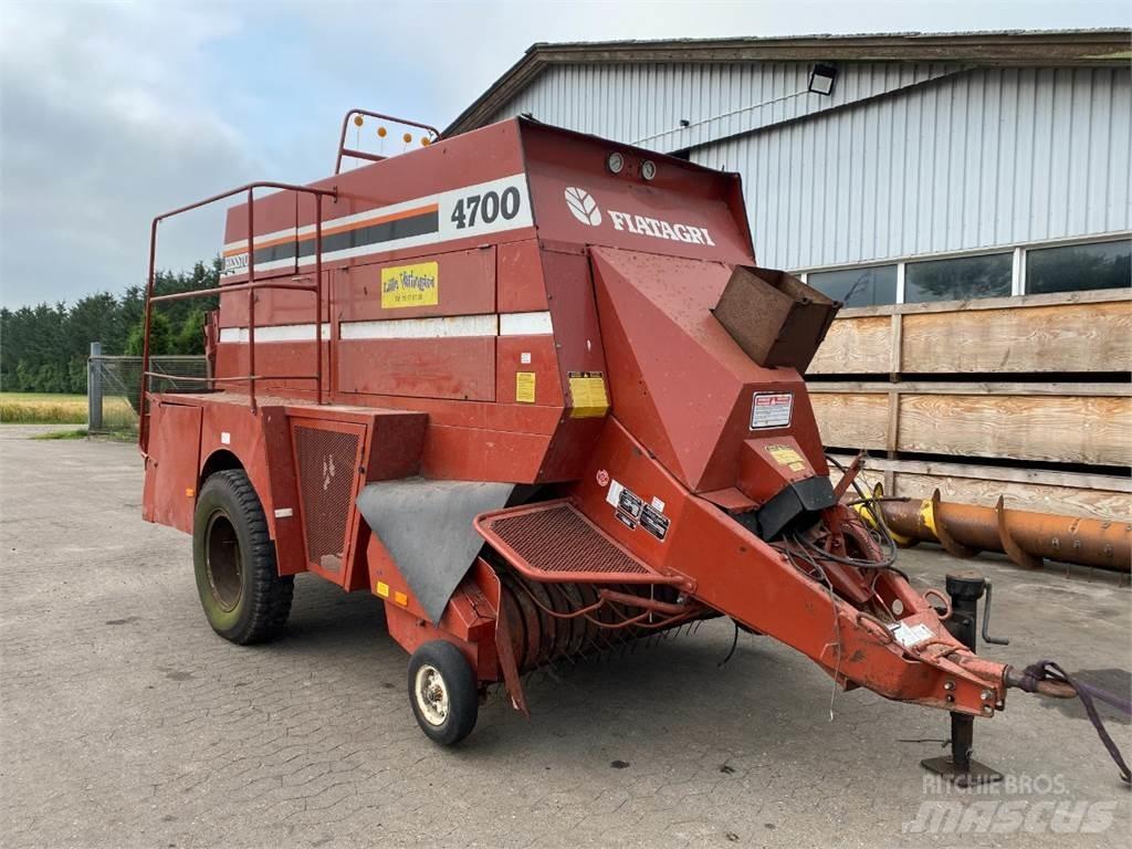 Hesston 4700 Szögletes bálázók