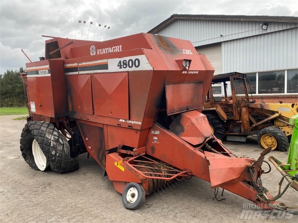 Hesston 4800 Szögletes bálázók
