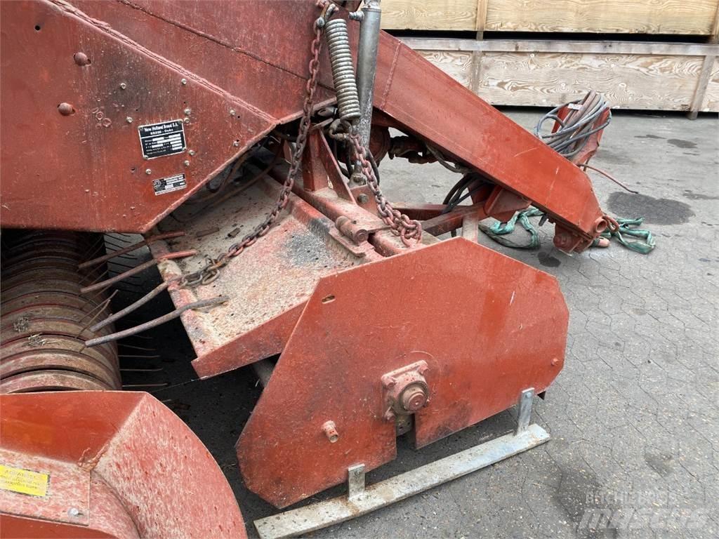 Hesston 4900 Szögletes bálázók