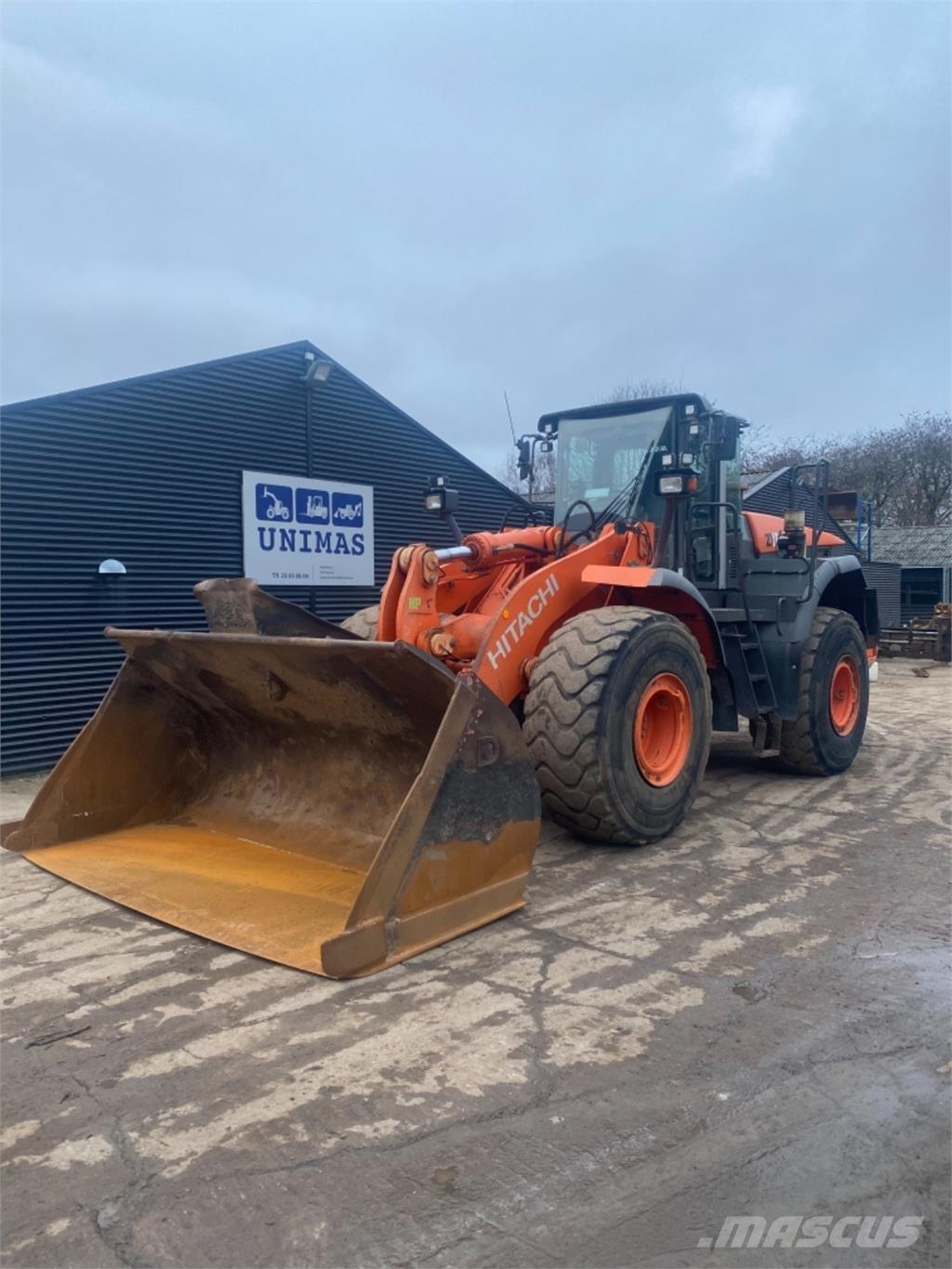 Hitachi ZW310 Gumikerekes homlokrakodók