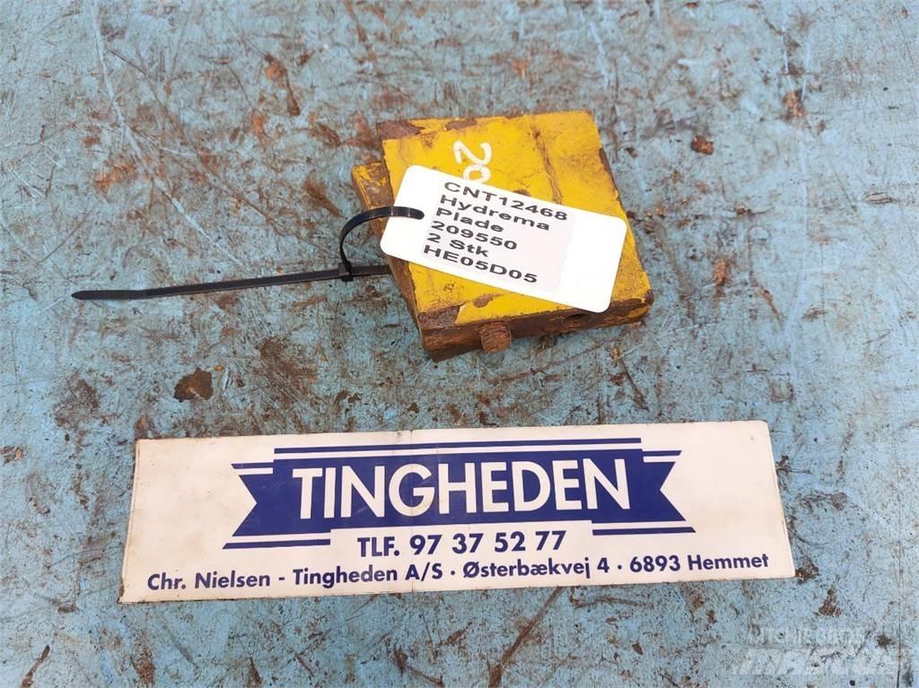 Hydrema 906 Gémek és dipperek