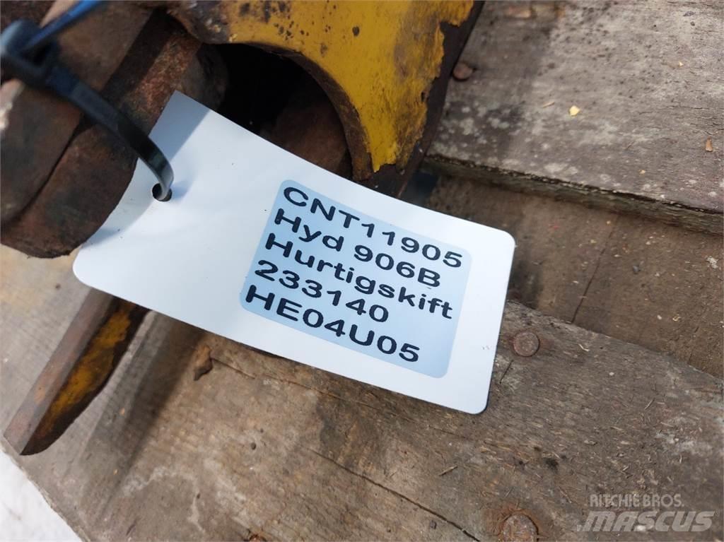 Hydrema 906B Gyors csatlakozók