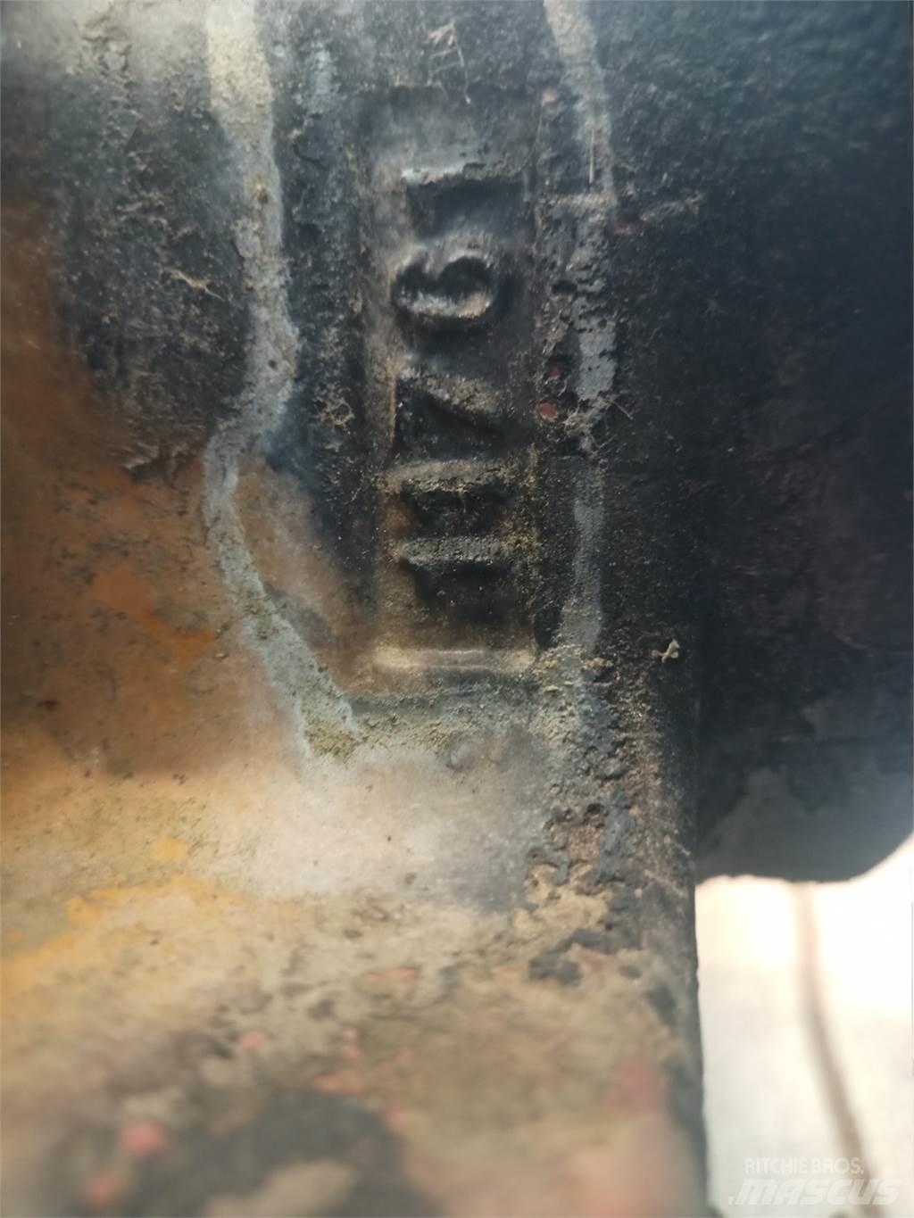 Hydrema 926D Tengelyek