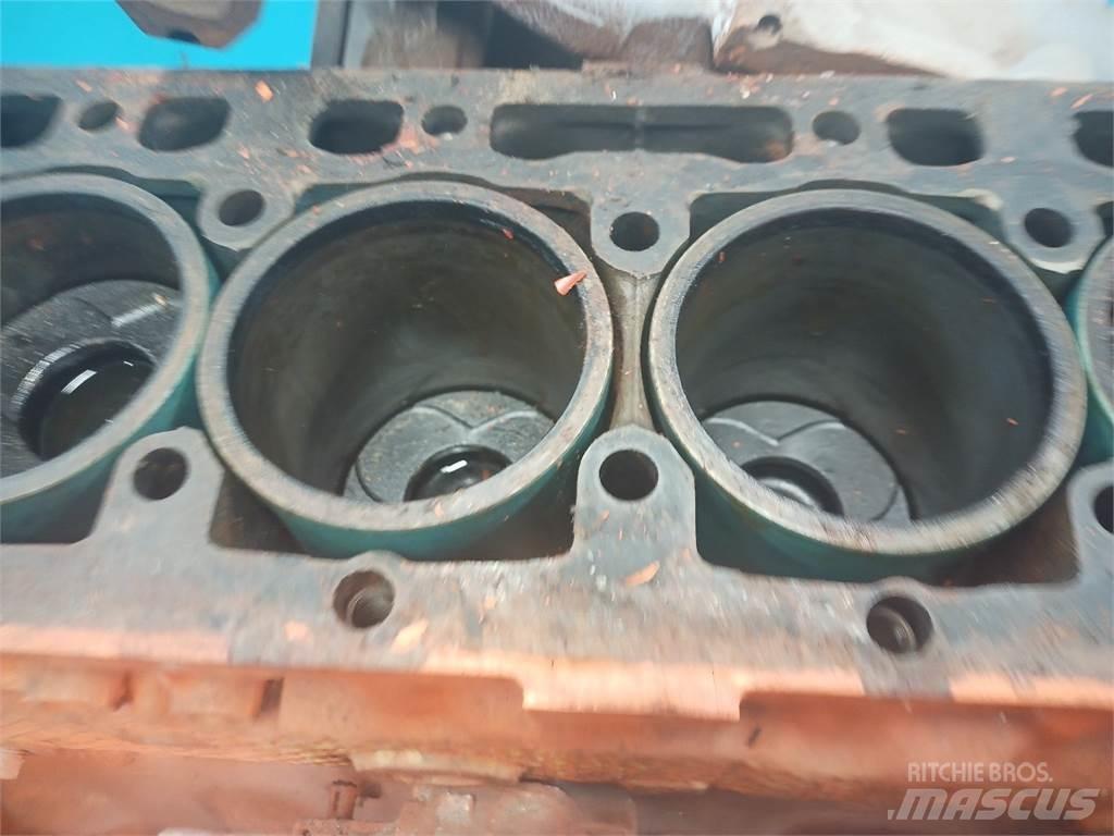 Iveco 8361 Motorok