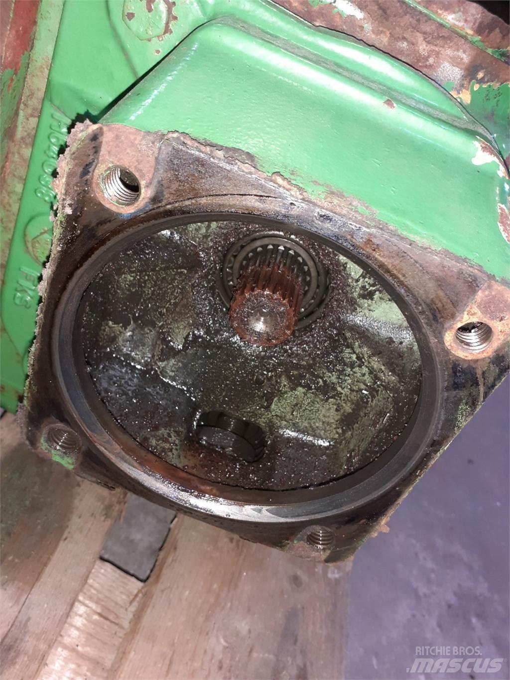 John Deere 1075 Váltók