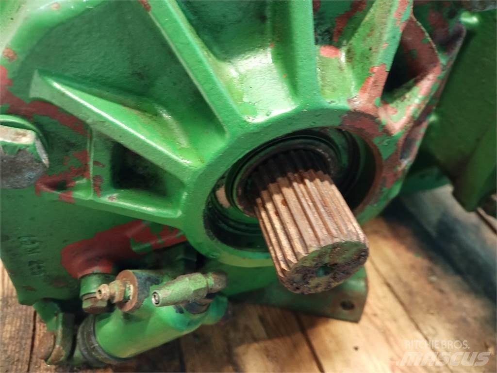 John Deere 1075 Váltók