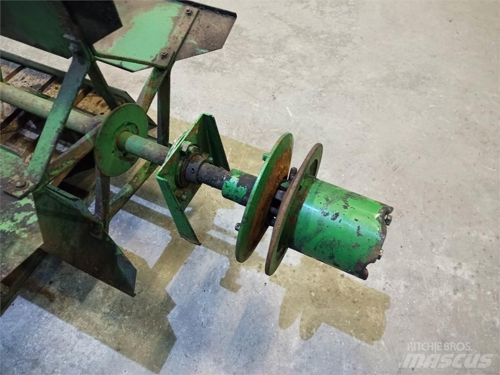 John Deere 1085 Homok és Sószórók