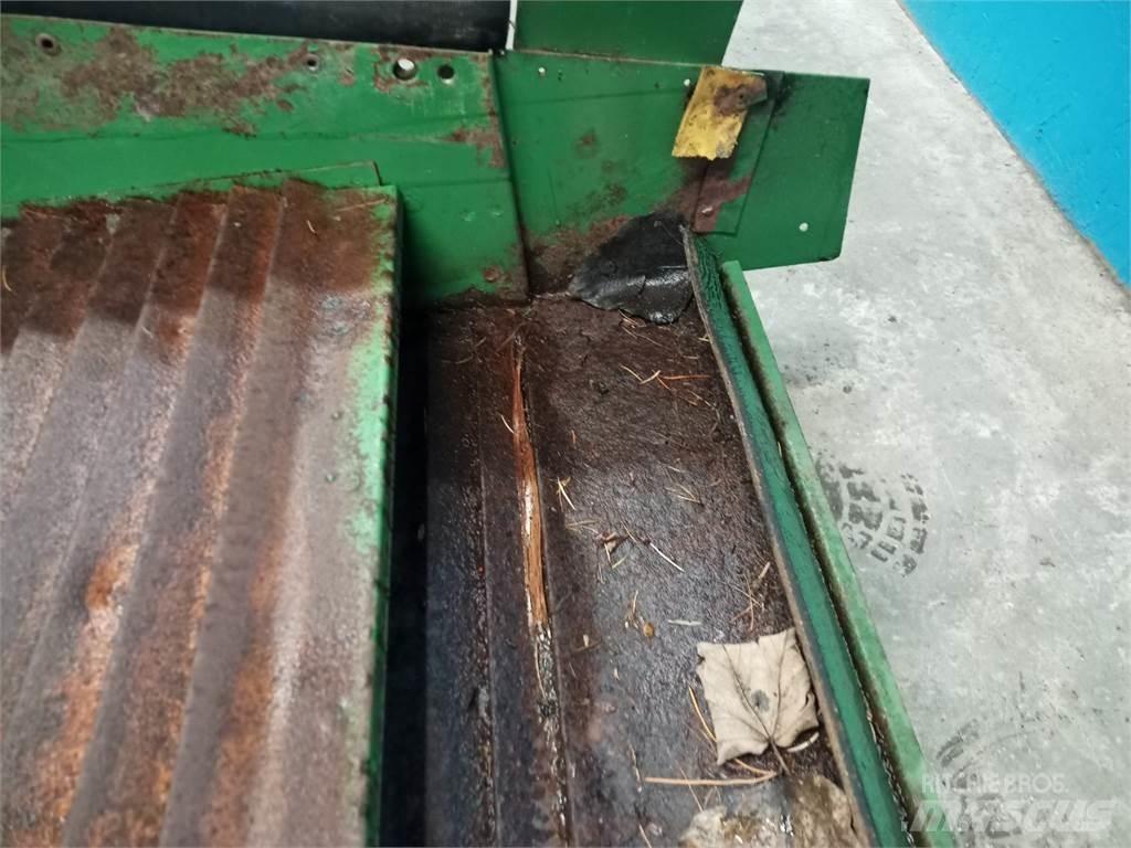 John Deere 1085 Homok és Sószórók
