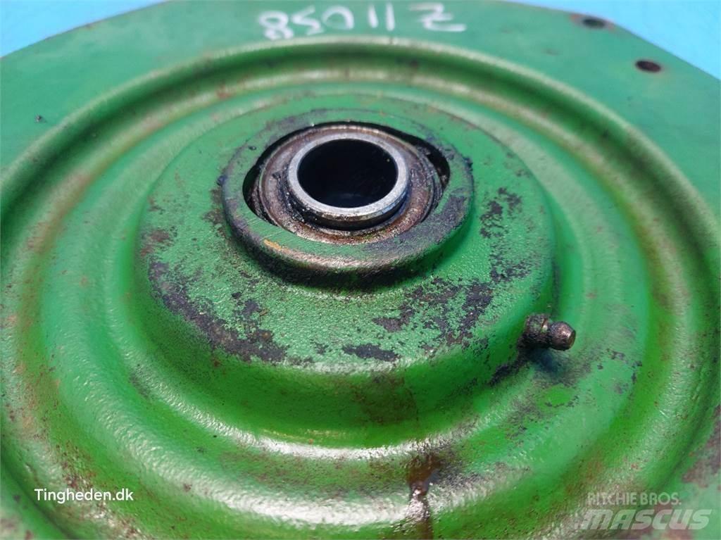 John Deere 1085 Homok és Sószórók