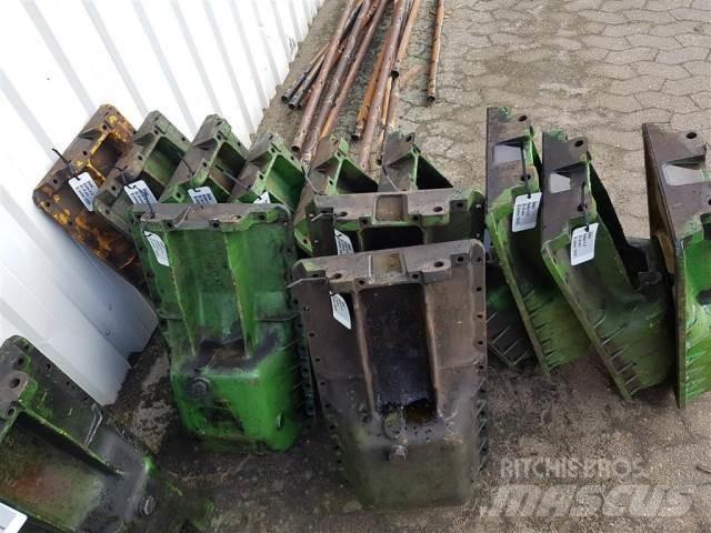 John Deere 2030 Motorok