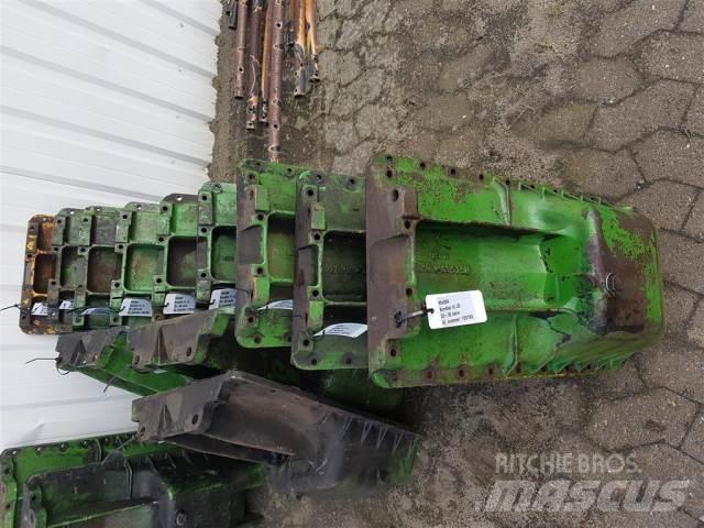 John Deere 2030 Motorok