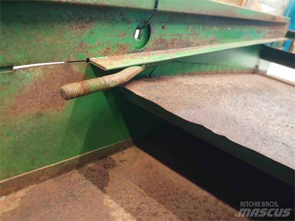 John Deere 2054 Homok és Sószórók