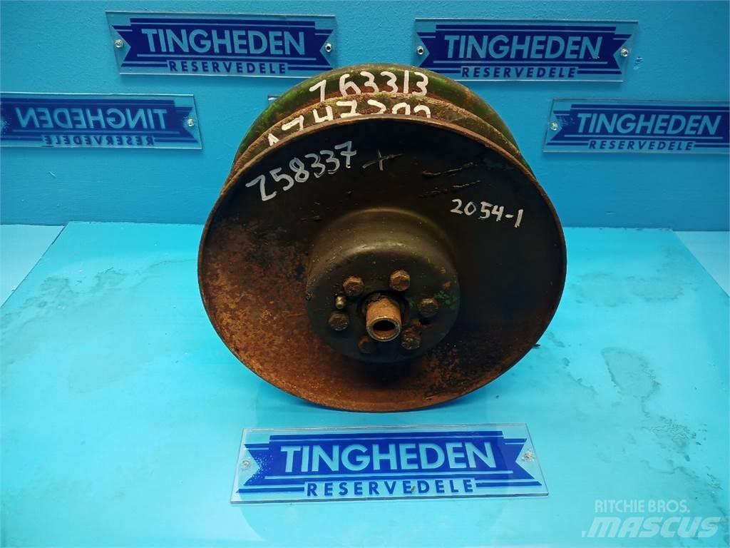 John Deere 2054 Homok és Sószórók