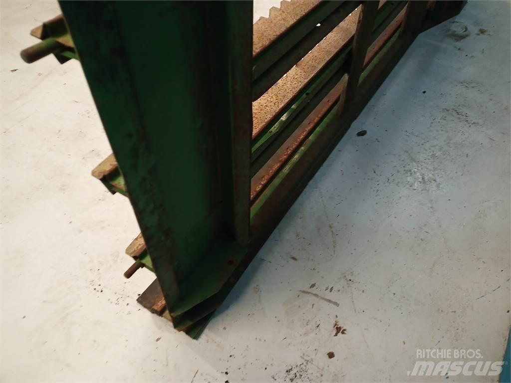 John Deere 2054 Homok és Sószórók
