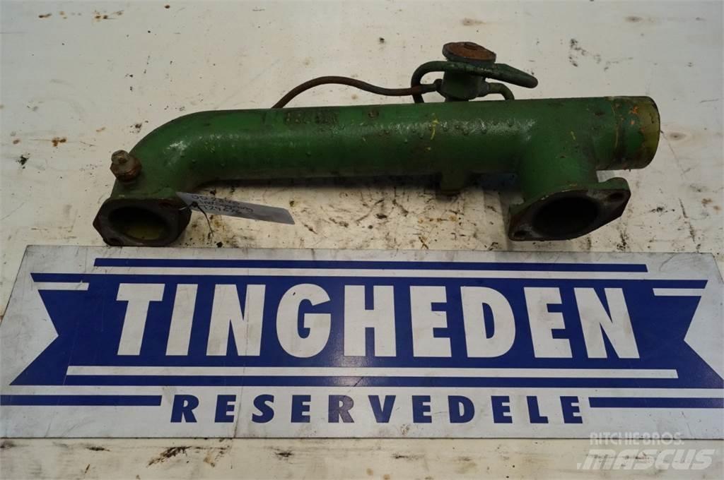 John Deere 2840 Motorok