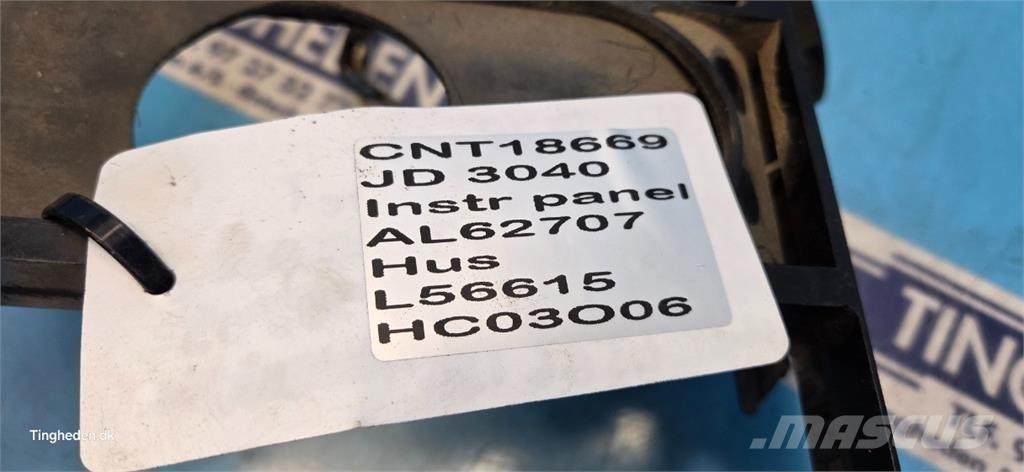 John Deere 3040 Vezetőfülke és belső tartozékok