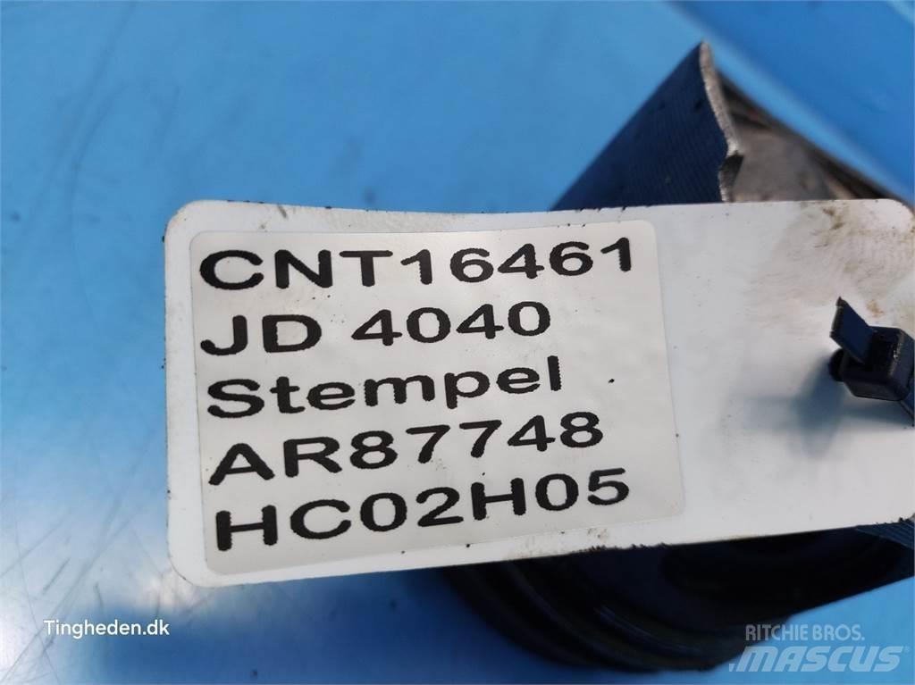 John Deere 4040 Motorok