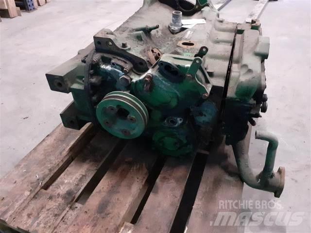 John Deere 4239 Motorok